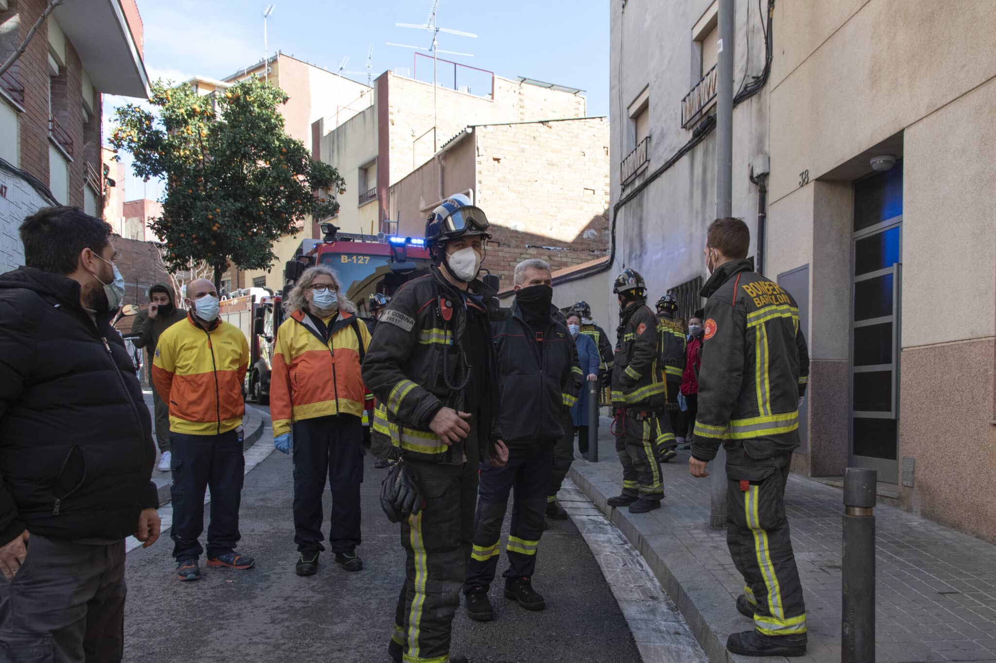 Varios bomberos en un incendio en Cataluña | Imagen de archivo