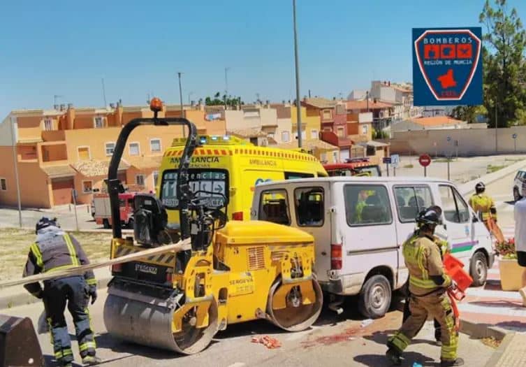 Herido grave un operario arrollado por una máquina de asfaltado en Murcia
