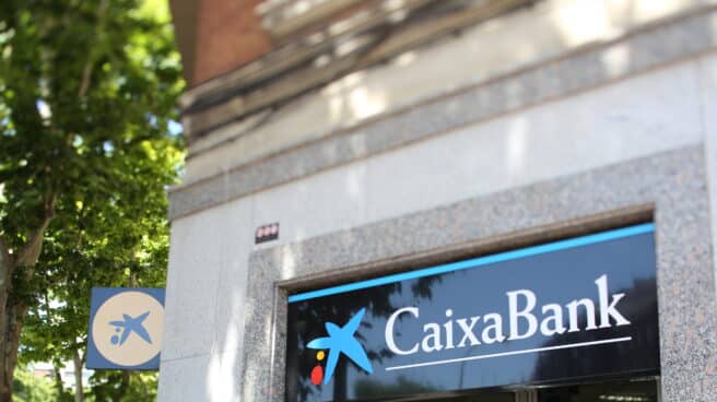 Barclays cree que los resultados de CaixaBank mejorarán este trimestre. Una oficina de CaixaBank.