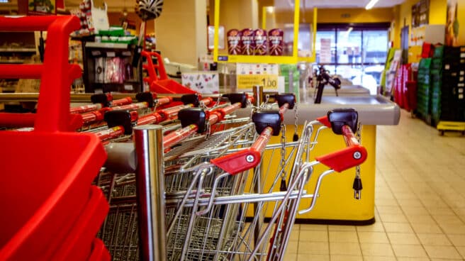 Carros de la compra en un supermercado de Madrid. Carros de la compra en un supermercado de Madrid.