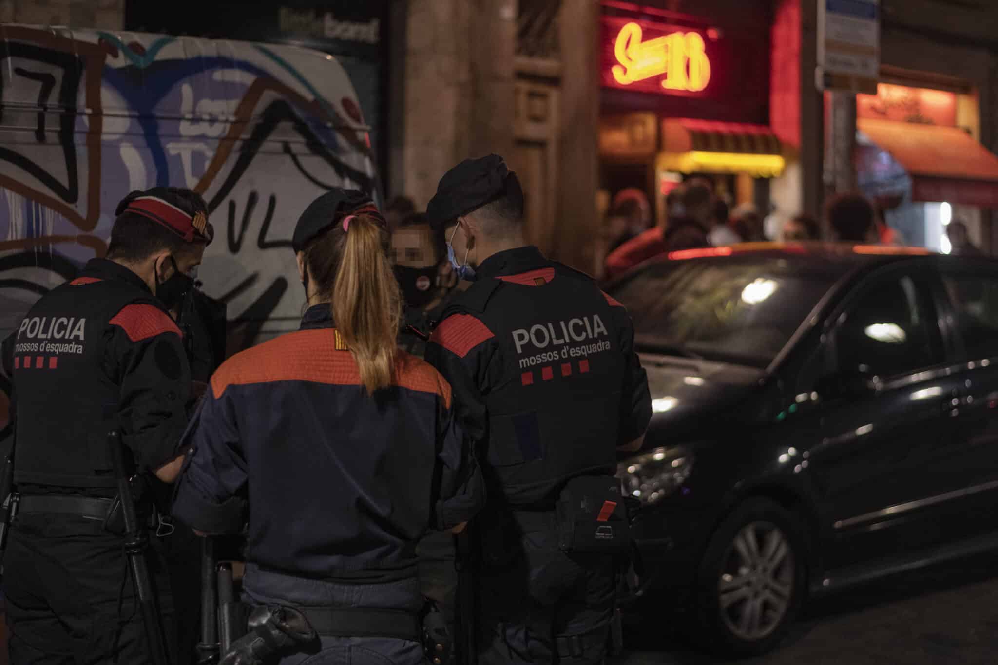 Varios mossos d'esquadra