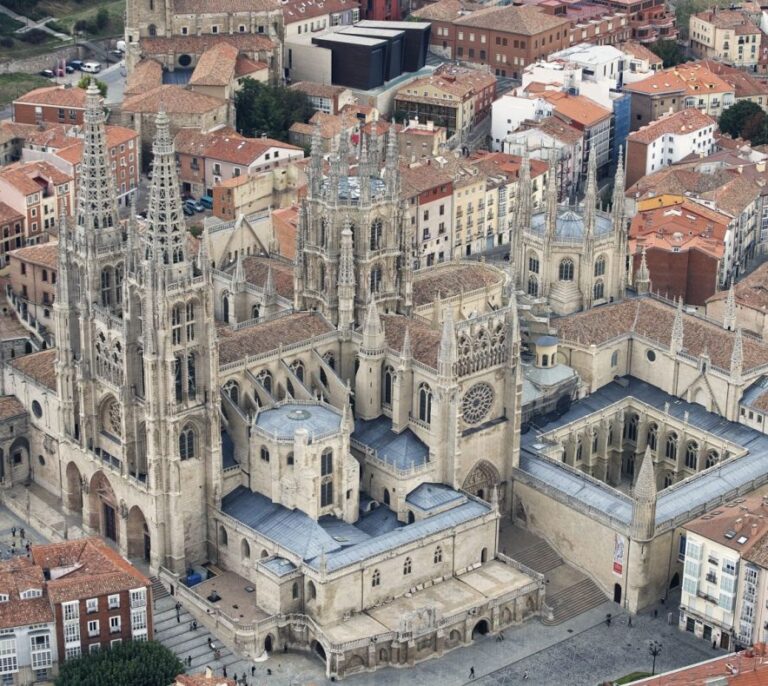 Los burgaleses se quedan sin tarta para celebrar el aniversario de su Catedral