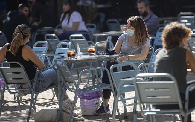 España suma sólo ocho fallecidos pese al subidón de la incidencia liderado por Cataluña