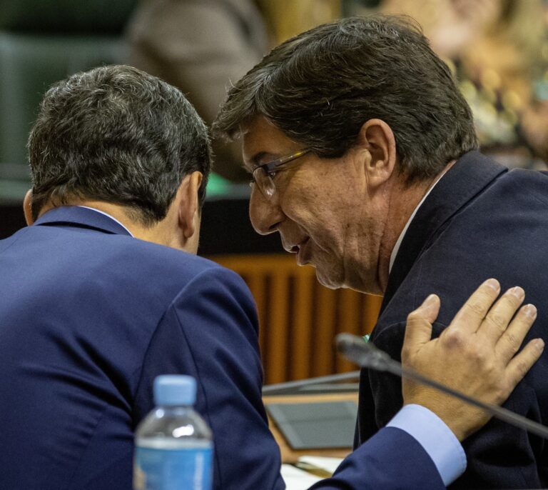El vodevil granadino, munición contra el Gobierno de coalición andaluz: "Estamos blindados"