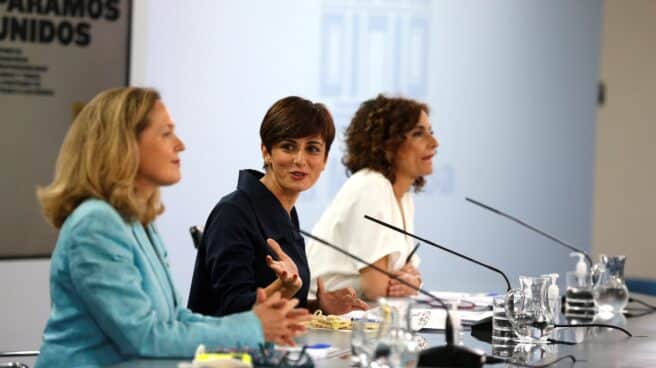 Rueda de prensa posterior al Consejo de Ministros La ministra de Asuntos Económicos, Nadia Calviño; la de Política Territorial, Isabel Rodríguez, y la de Hacienda, María Jesús Montero, tras el Consejo de Ministros.