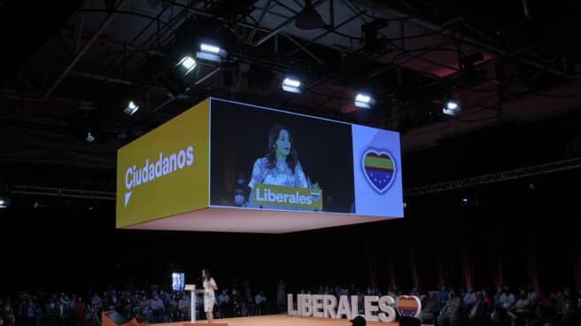 La presidenta de Ciudadanos, Inés Arrimadas, durante el acto de clausura de la convención política del partido. La presidenta de Ciudadanos, Inés Arrimadas, durante el acto de clausura de la convención política del partido.