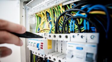 El precio de la luz será mañana el tercero más caro de la historia: 98,72 €/MWh