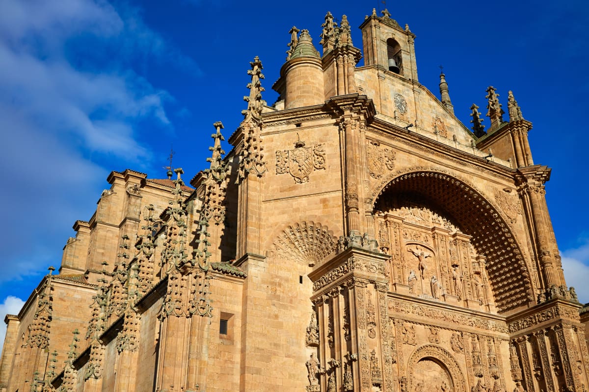 El Convento de San Esteban, la joya de los dominicos que acogerá la Conferencia de presidentes