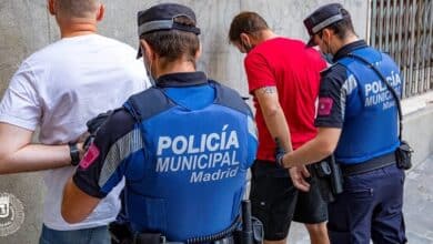 Detenido un hombre por intentar apuñalar al salir de un juicio a otro, también arrestado por amenazar a su ex