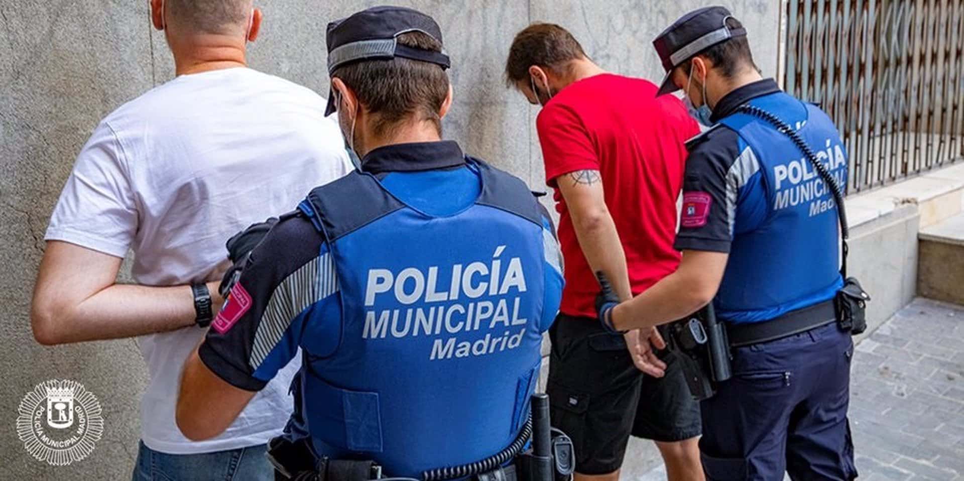 Detenido un hombre por intentar apuñalar al salir de un juicio a otro, también arrestado por amenazar a su ex