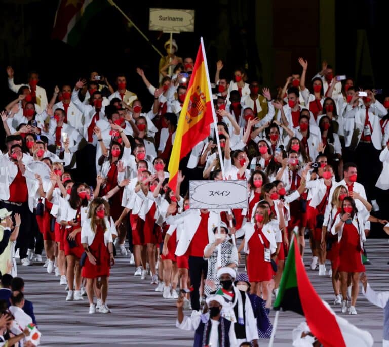 España entra en el Estadio Olímpico en la 88ª posición, siguiendo el alfabeto japonés