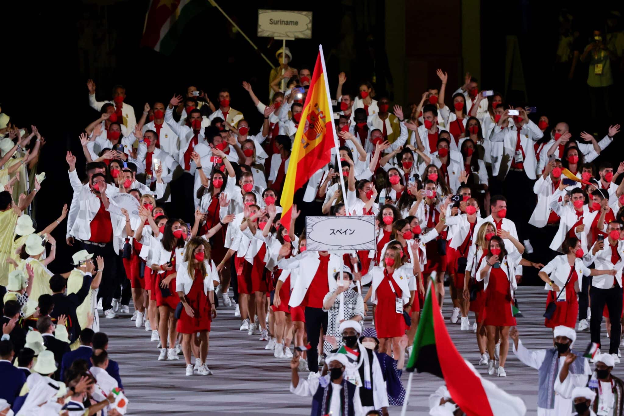 España entra en el Estadio Olímpico en la 88ª posición, siguiendo el alfabeto japonés
