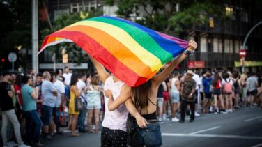 Bruselas expedienta a Hungría y Polonia por violar derechos del colectivo LGTBIQ