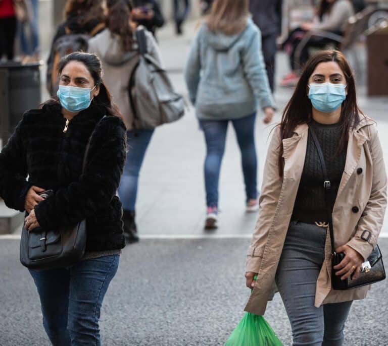 España sufre un repunte de 21 puntos y 482 hospitalizados durante el fin de semana