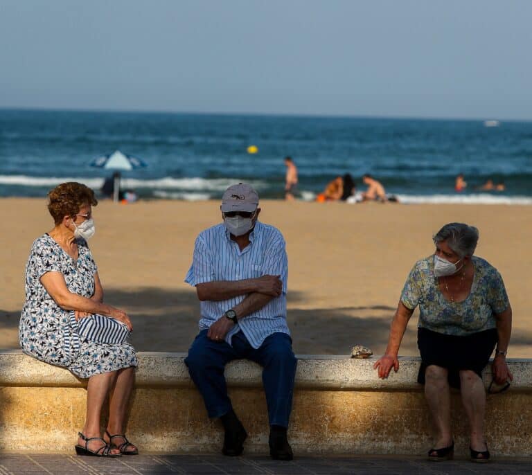 Sanidad notifica 24.753 nuevos casos de coronavirus y la incidencia se reduce a 687