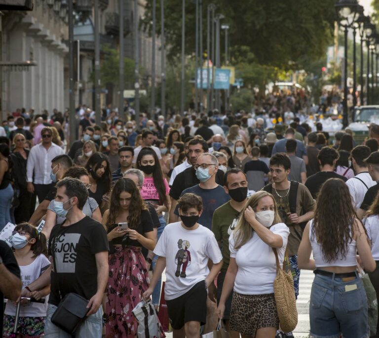 La Justicia avala el toque de queda de 1 a 6 de la madrugada para 161 municipios catalanes