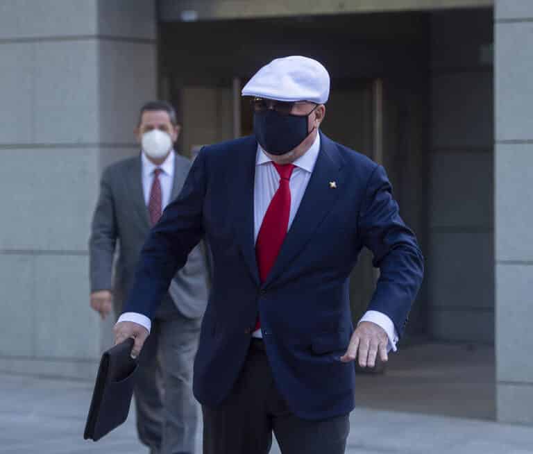CaixaBank niega haber sacado provecho de contratar a la empresa de Villarejo
