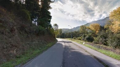 Fallece un joven de 19 años tras caer con su coche por un desnivel en Cangas del Narcea