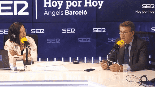 Angel Barceló (i) y Alberto Núñez Feijoó (d) en Hoy por Hoy de la Cadena SER