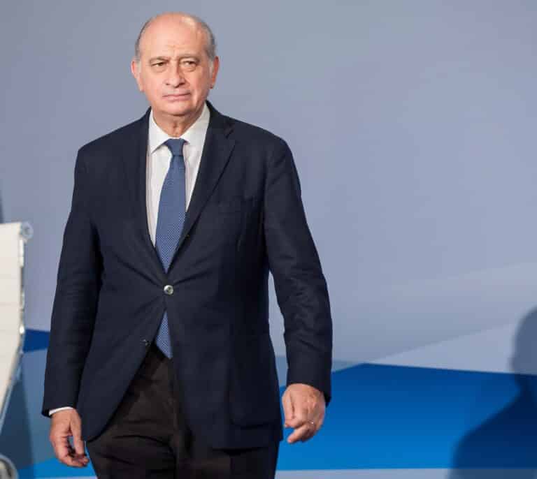 Fernández Díaz, el amigo de Rajoy que se quedó sin ángel de la guarda