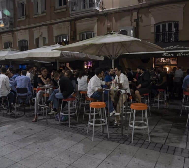 La Justicia autoriza el toque de queda y la limitación de reuniones en 70 municipios de Cantabria