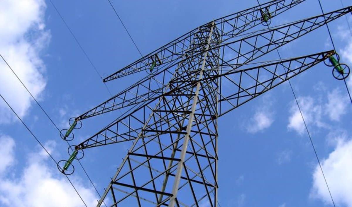 Torre de electricidad en España