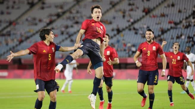 Mikel Oyarzabal celebra su gol en el España-Costa de Marfil de los Juegos Olímpicos de Tokio