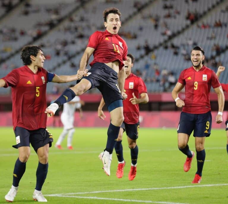 España vence 5-2 en la prórroga a Costa de Marfil y se mete en semifinales