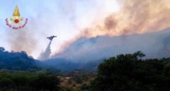 Más de 160 incendios cubren el cielo de Sicilia de humo y cenizas