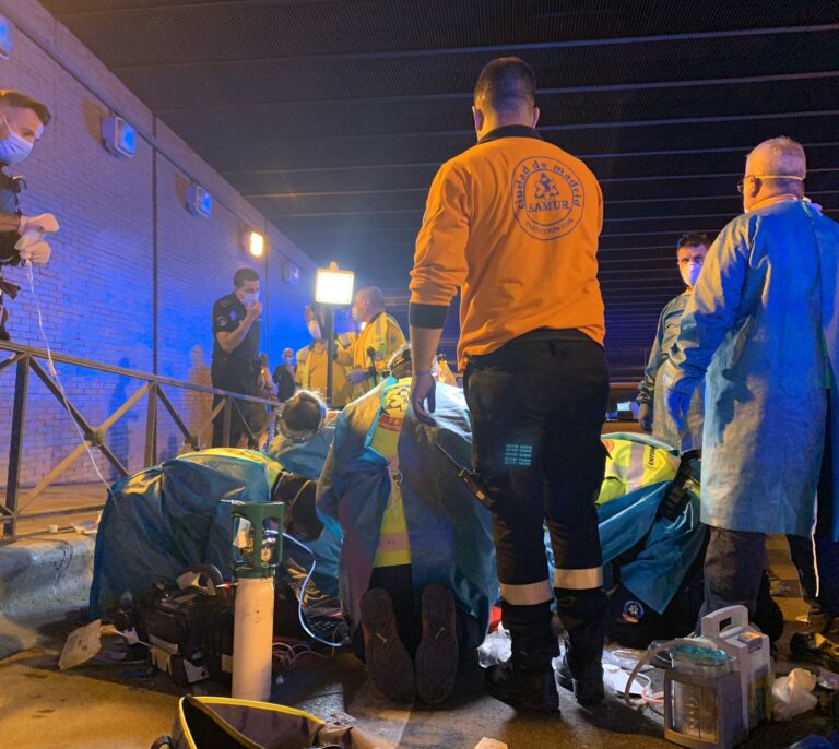 Muere un joven de 18 años con al menos cuatro puñaladas en un túnel de Madrid