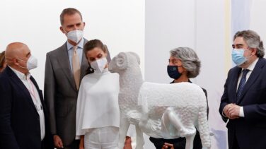 La semana de la reina Letizia: desdibujada con la ONU, de blanco en ARCO y el vídeo mal hecho