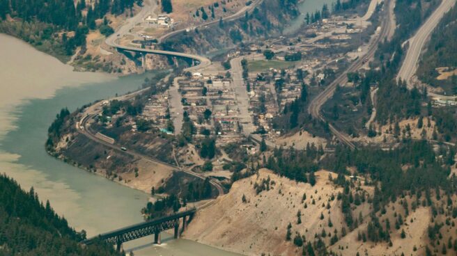 La localidad canadiense de Lytton, que esta semana registró 49,6ºC, ha quedado arrasada por un incendio forestal.