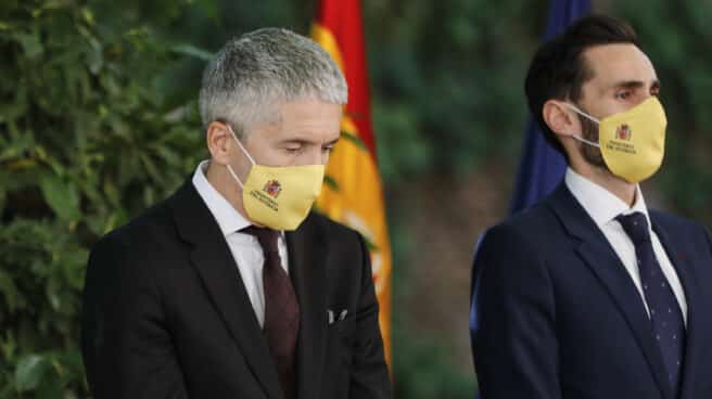 gobierno-da-cumplido-acuerdo-equiparacion-salarial-clausulas-pendientes El ministro Grande-Marlaska y el secretario de Estado de Seguridad, Rafael Pérez Ruiz, en un acto oficial.