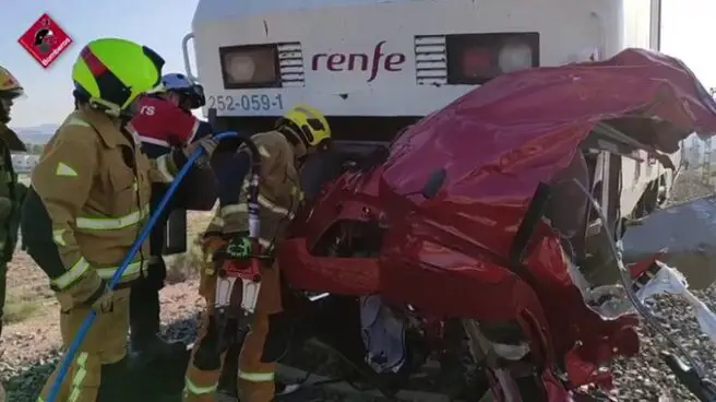 Tres mujeres y un hombre mueren tras una colisión entre un tren y un vehículo en Novelda