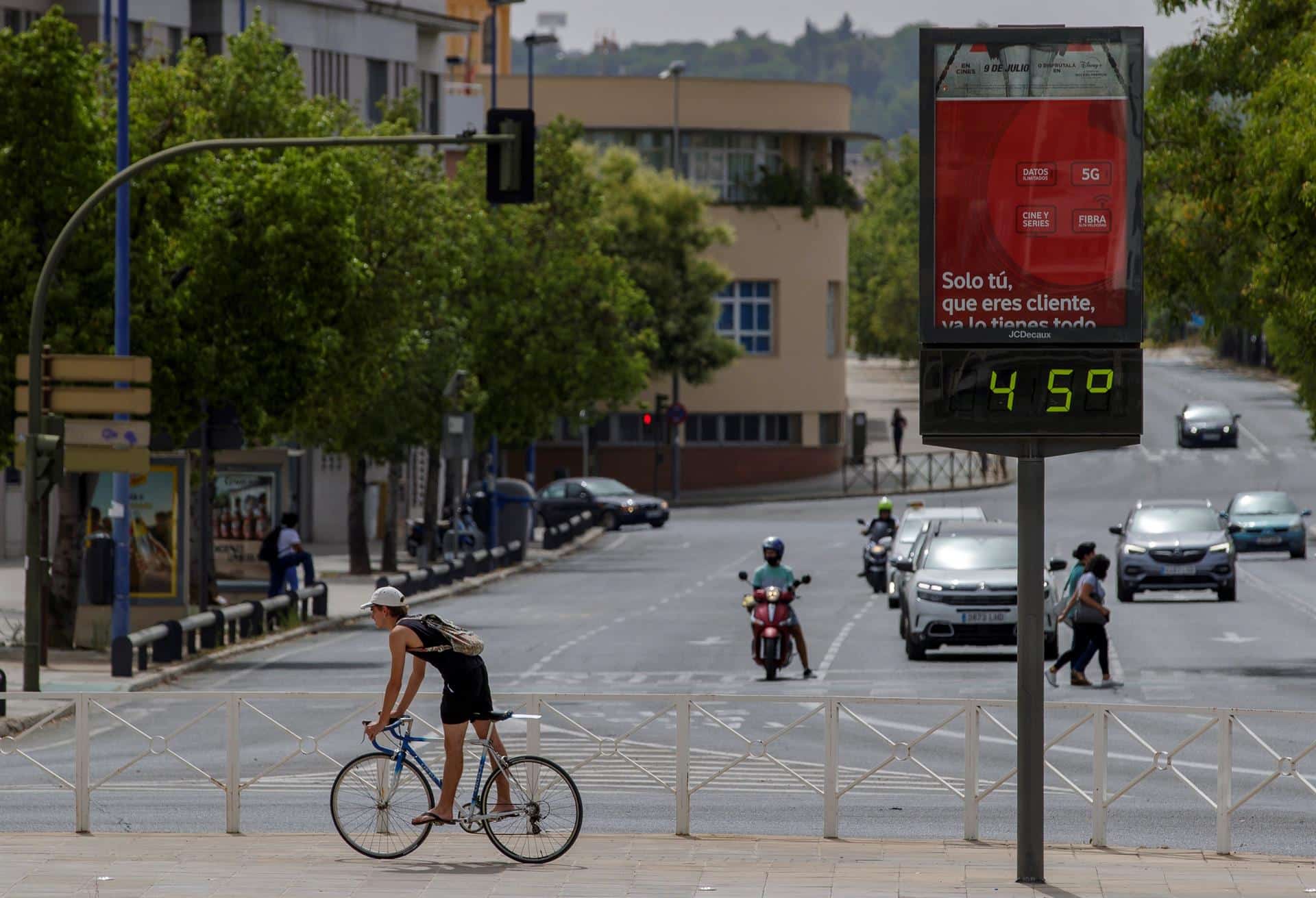 Un termómetro a pleno sol en Sevilla marca 45ºC.