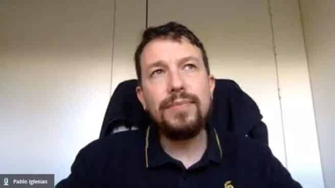 Pablo Iglesias, con su nuevo corte de pelo, reaparece en un curso de verano de la Complutense Pablo Iglesias, con su nuevo corte de pelo, reaparece en un curso de verano de la Complutense.