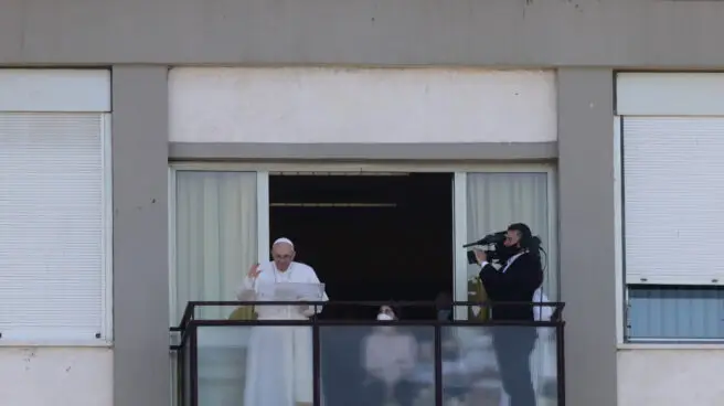 El Papa recibe el alta hospitalaria y vuelve al Vaticano