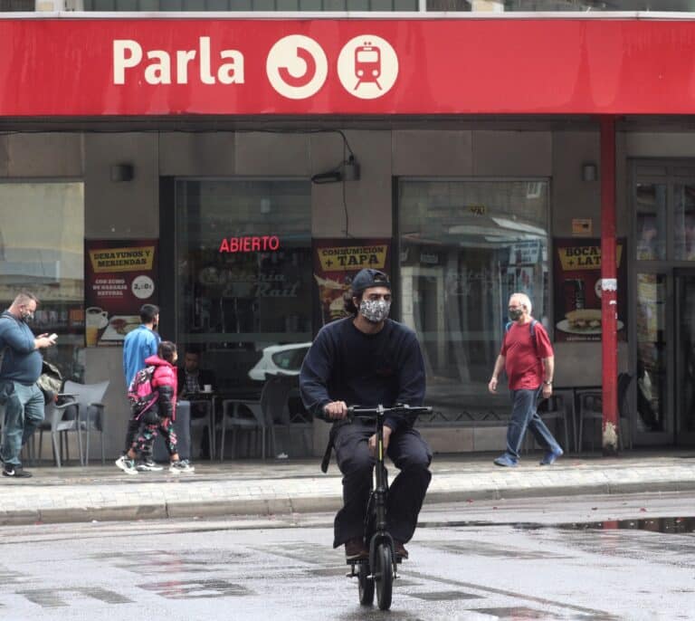 La odisea de 130.000 vecinos para llegar a Madrid: "Parla se ha convertido en una ratonera"