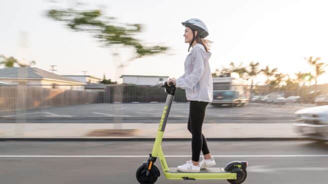 Patinete en la ciudad.