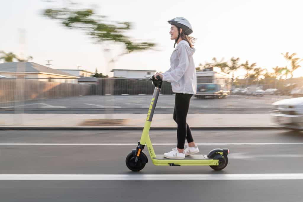 Patinete en la ciudad.