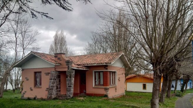 Perlora, la ciudad de vacaciones asturiana Un chalet de Perlora, ciudad de vacaciones (Asturias).