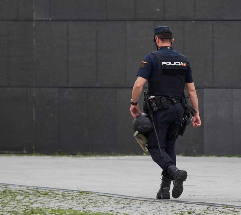La odisea estival de muchos funcionarios: encontrar colegio en Cataluña con clases en castellano