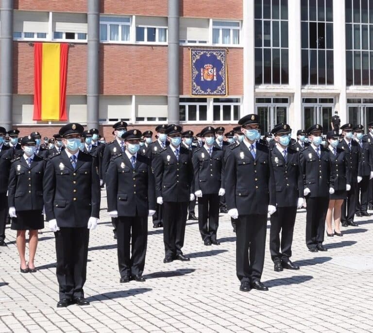 Aspirantes a policía recurren ante el Supremo que se les excluya por portar lentes intraoculares