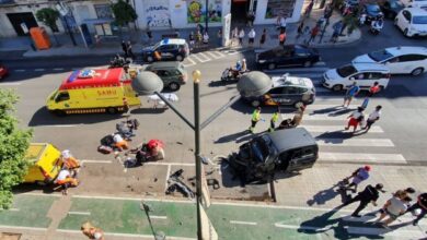 Una colisión entre dos vehículos provoca el atropello de cuatro peatones en Valencia