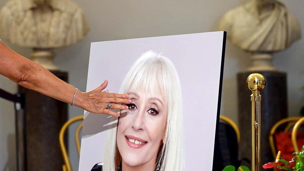 Raffaella Carrà ha puesto la banda sonora de los veranos del sur y ha dominado a golpe de melena medio siglo de cultura popular italiana