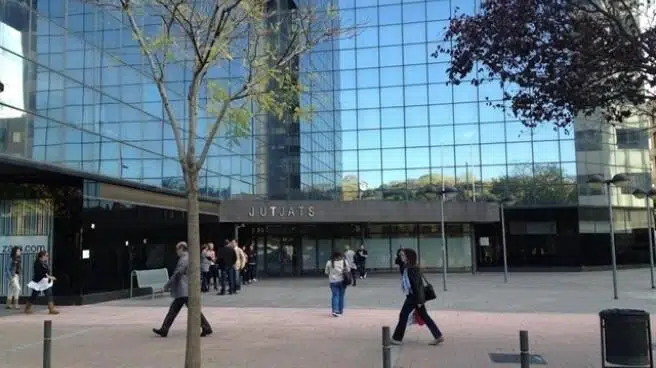 El TSJC rebaja la pena al principal acusado de la violación múltiple de Sabadell