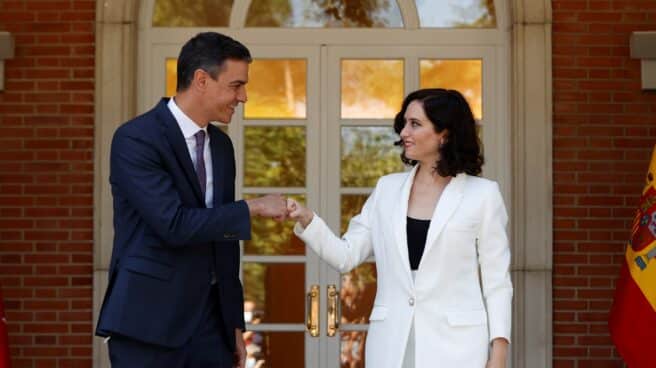 Sánchez recibe a Ayuso en La Moncloa. Sánchez recibe a Ayuso en La Moncloa.