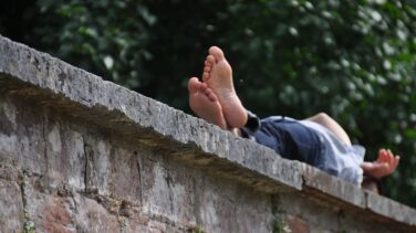 ¿Son malas las siestas de verano para la salud?