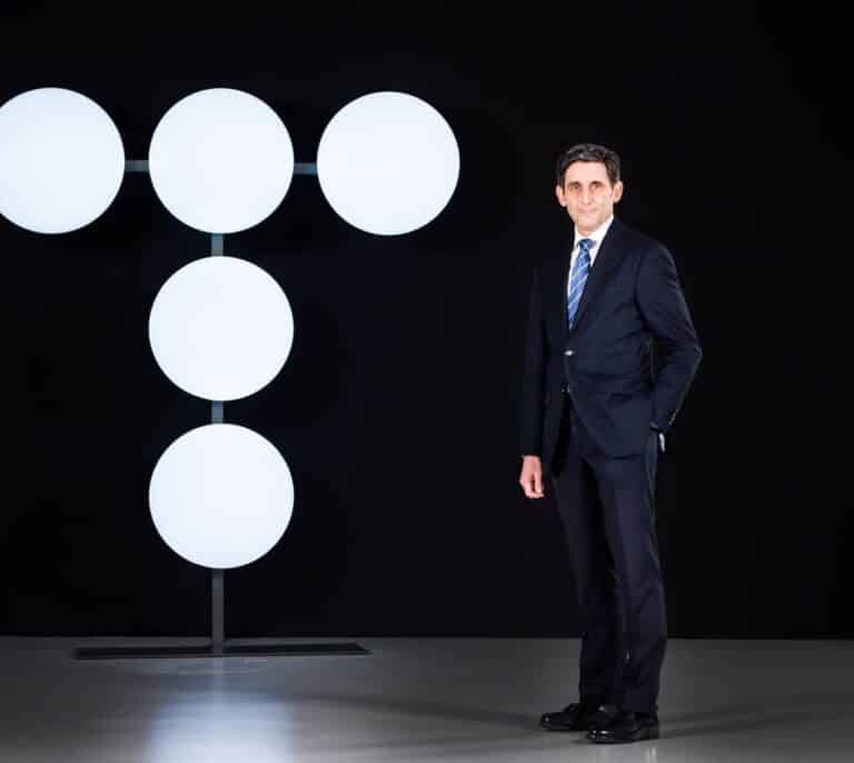 Telefónica logra un beneficio récord de 8.629 millones y reduce su deuda un 30%