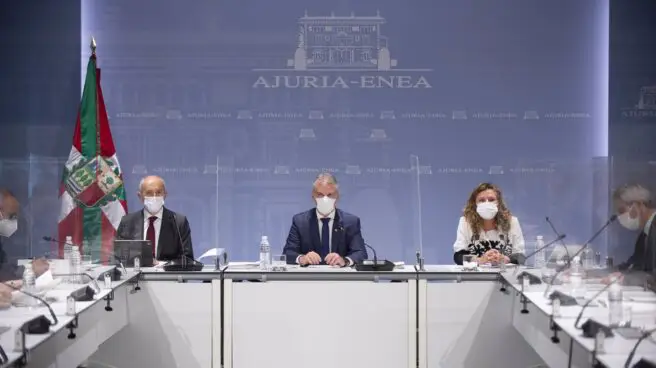 Euskadi prohíbe los botellones y Urkullu recomienda "el uso de la mascarilla en todo momento"